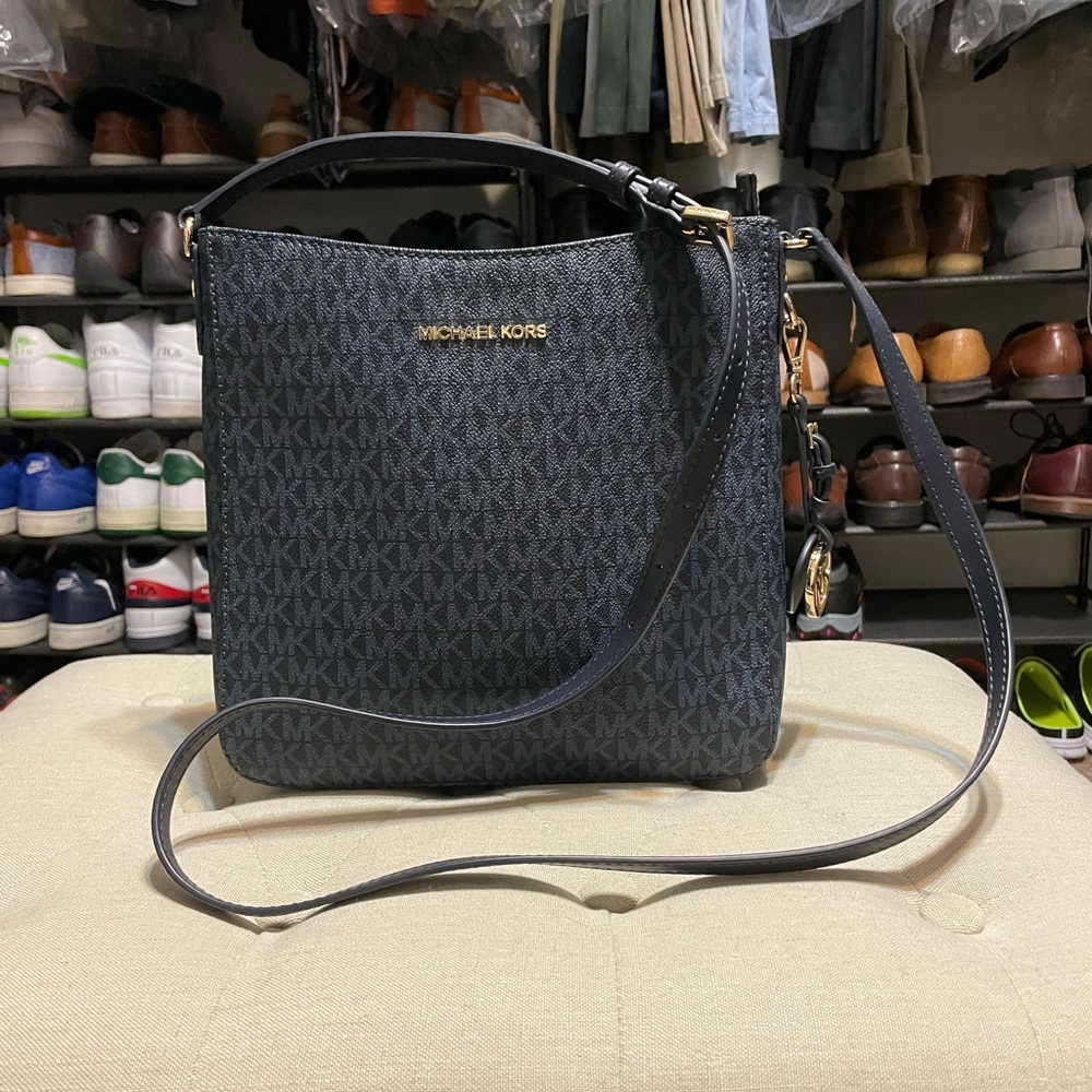 Micheal Kors Admiral blue cross body
